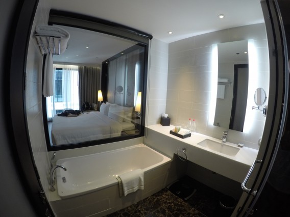 movenpick; hotel; bangkok; sukhumvit; 5 estrelas; luxo, banheiro