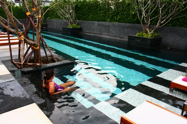 movenpick; hotel; bangkok; sukhumvit; 5 estrelas; luxo; piscina