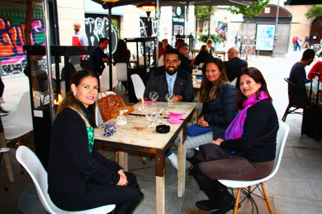Com nosso anfitrião, no restaurante de tapas Lateral, Madri